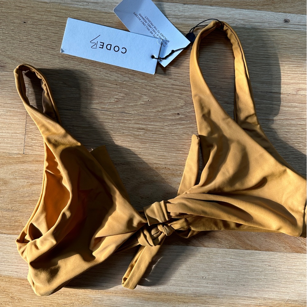 Code B Atlas Top in Mustard. Size 1. NWT